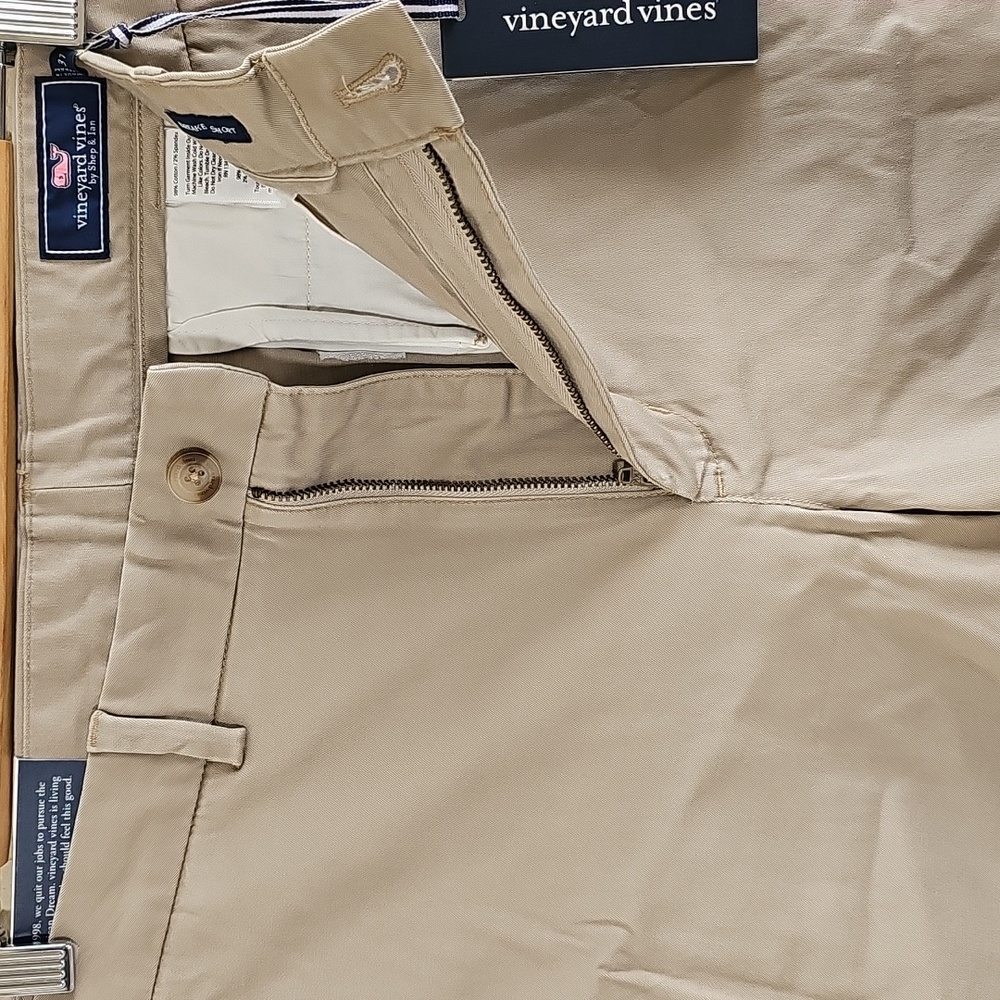 Vineyard Vines Breaker Shorts. - Picture 4 of 9